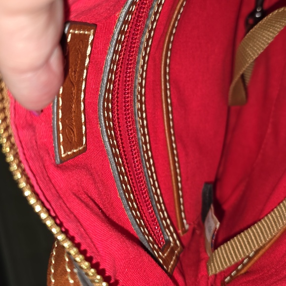 Dooney & Bourke black embossed crossbody bag. EUC gorgeous - Picture 4 of 4